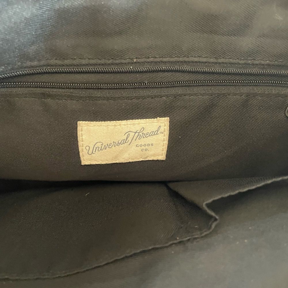 Euc Universal Thread Womensblack Shoulderbag - image 5